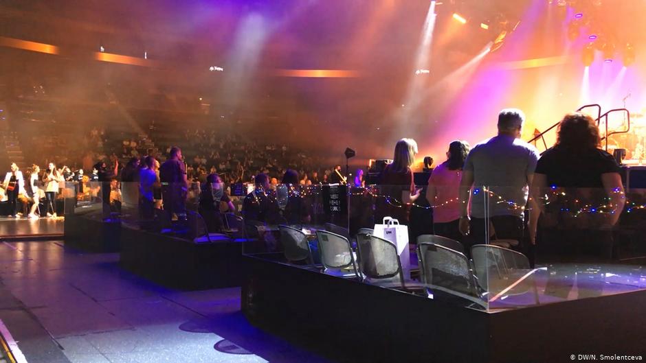 live music covid distance